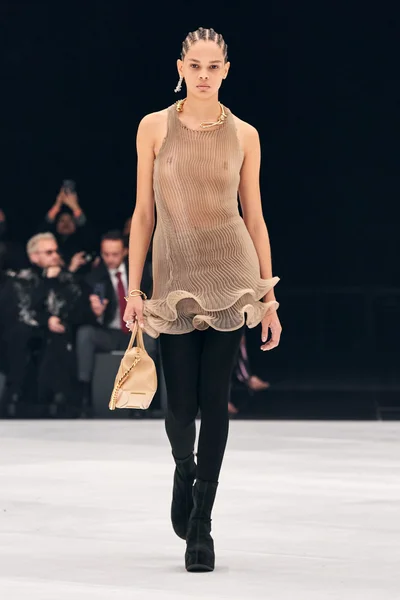 Look 32